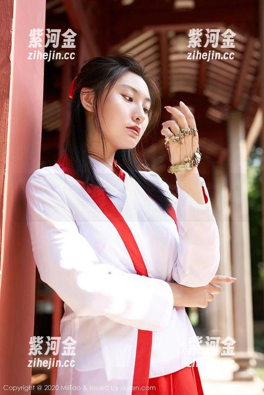 蜜桃社 - 一件泳衣开了窍：Gina的福利作品引人遐想