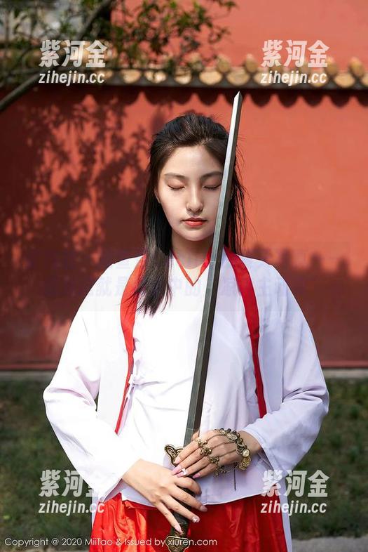 蜜桃社-陆萱萱Cecilia 蜜桃社 - 陆萱萱Cecilia的夏天写真——我想这就是传说中的“凉爽主动权”