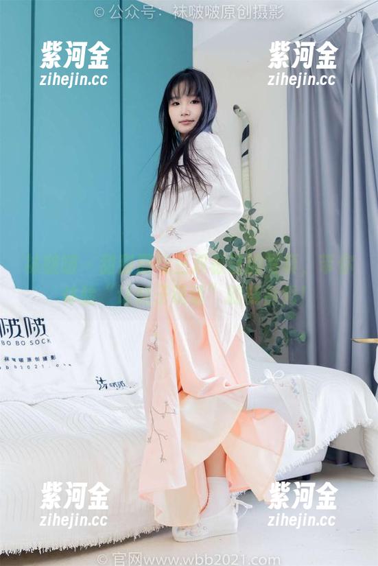 袜啵啵 - 甜甜圈与三双板鞋的写真，带你体验“让鞋子说话”的舞台秀！
