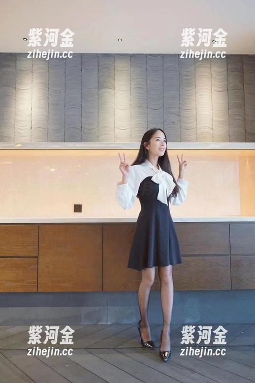 辣妈女神 微密圈 - 你以为VIP只是个称呼?全套下载辣妈女神专属系列-2月,专治你的不想工作症!