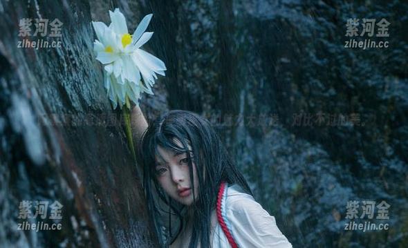 阿寨寨 阿寨寨的高清图库探险:神明巫女的魅力大放送,对比不过的美。