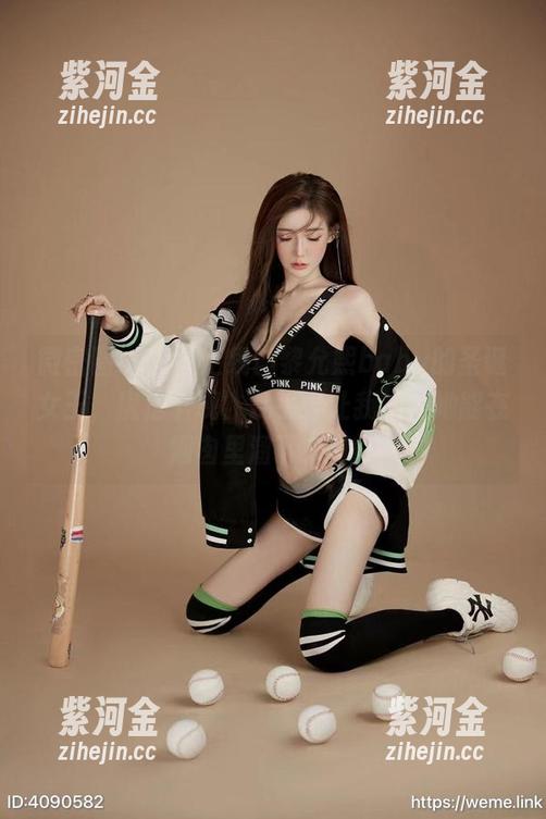 微密圈 - 套图上线！黎允熙baby的圣诞女王，魔法乍现，几乎要让我相信她能在烟囱里溜下来了。